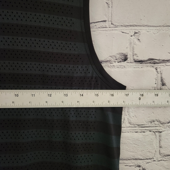 Lululemon Breeze By Muscle Tank - Picture 7 of 10